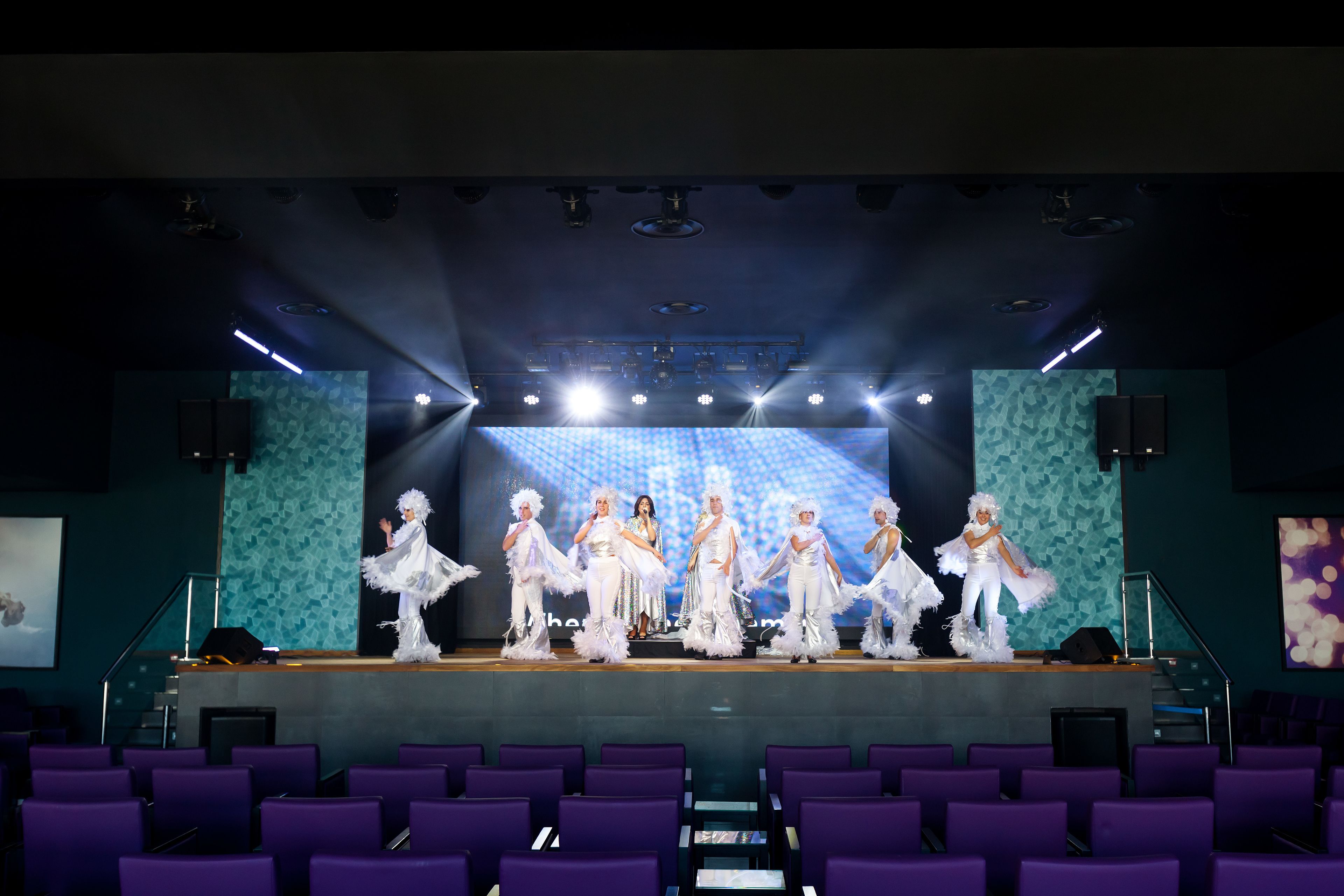 5 bars/lounges, swim-up bar, poolside bar