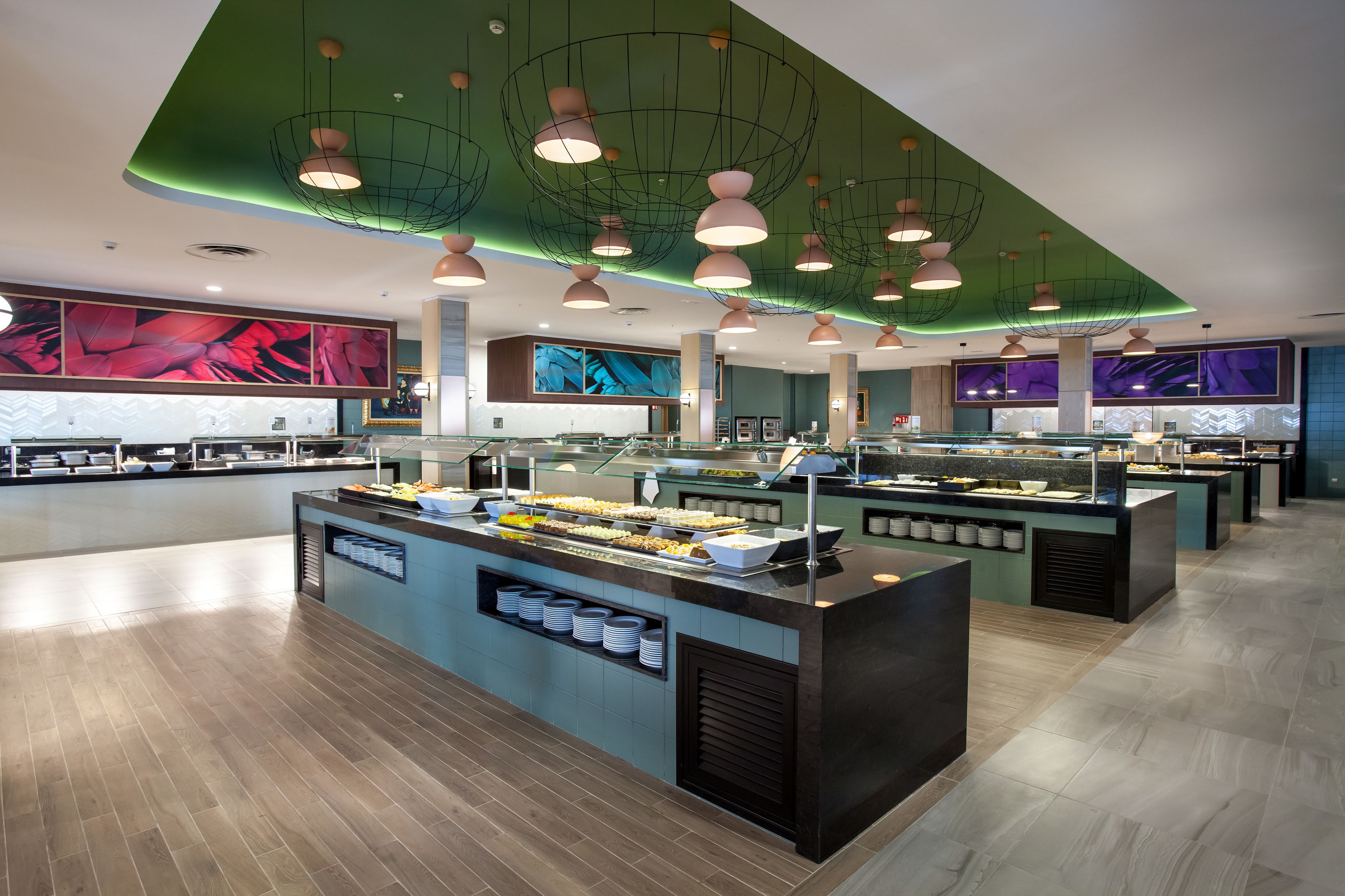 4 restaurants, breakfast, lunch, dinner served; local cuisine