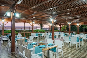 4 Restaurants, Frühstück, Mittagessen, Abendessen, internationale Küche