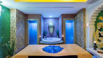 Sauna seca, banheira de hidromassagem, banho turco/hammam