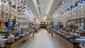 7 restaurants; breakfast, lunch, dinner, and brunch served - Diamond Excellence Resort (Manavgat)