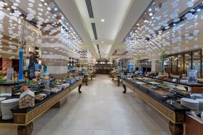 7 間餐廳；供應早餐、午餐、晚餐；墨西哥菜