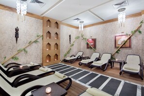 Bastu, bubbelpool, turkiskt bad/hamam och kroppsbehandlingar