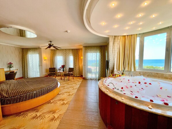 Free minibar items, in-room safe, desk, soundproofing - Belconti Resort Hotel - All Inclusive (Serik)
