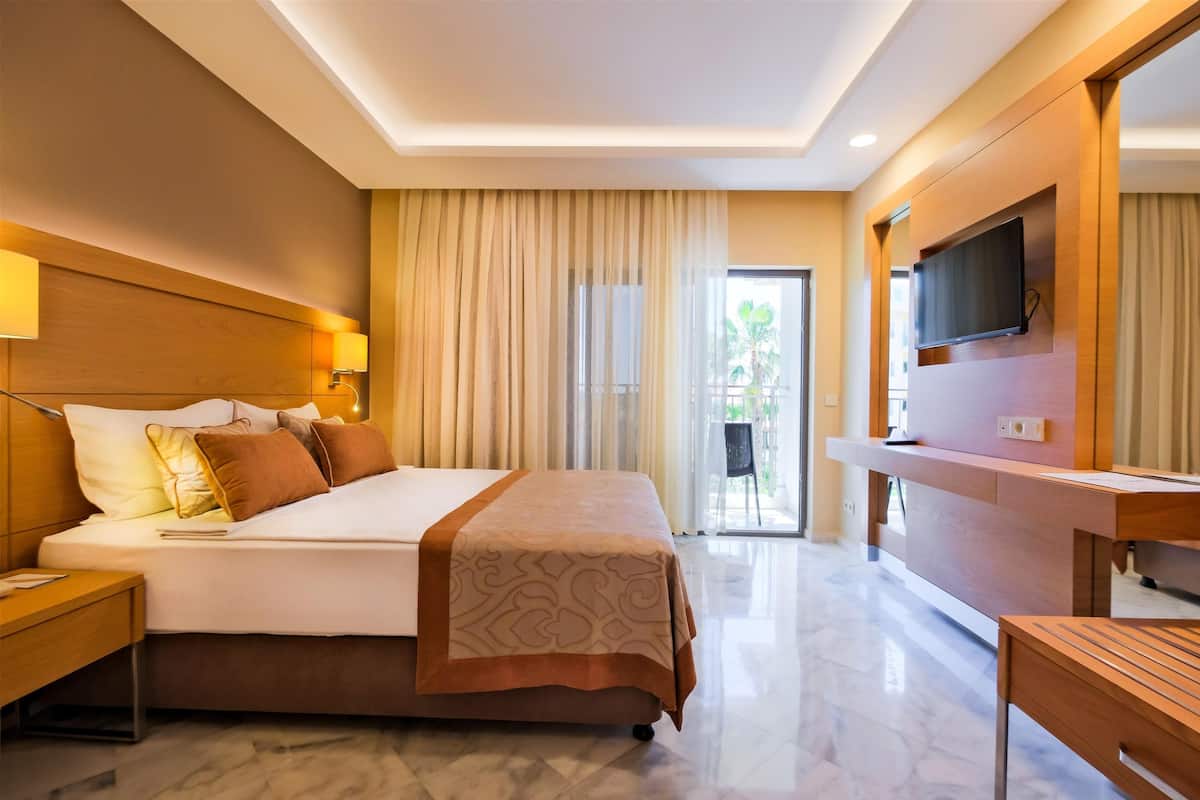 1 habitación y artículos del minibar gratis