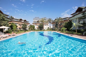 2 indoor pools, 3 outdoor pools, pool umbrellas, pool loungers