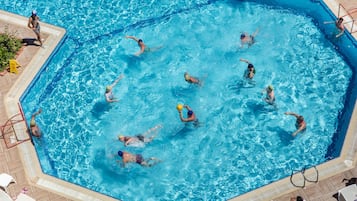 2 indoor pools, 3 outdoor pools, pool umbrellas, pool loungers