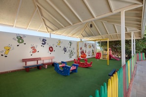 Children’s play area – outdoor