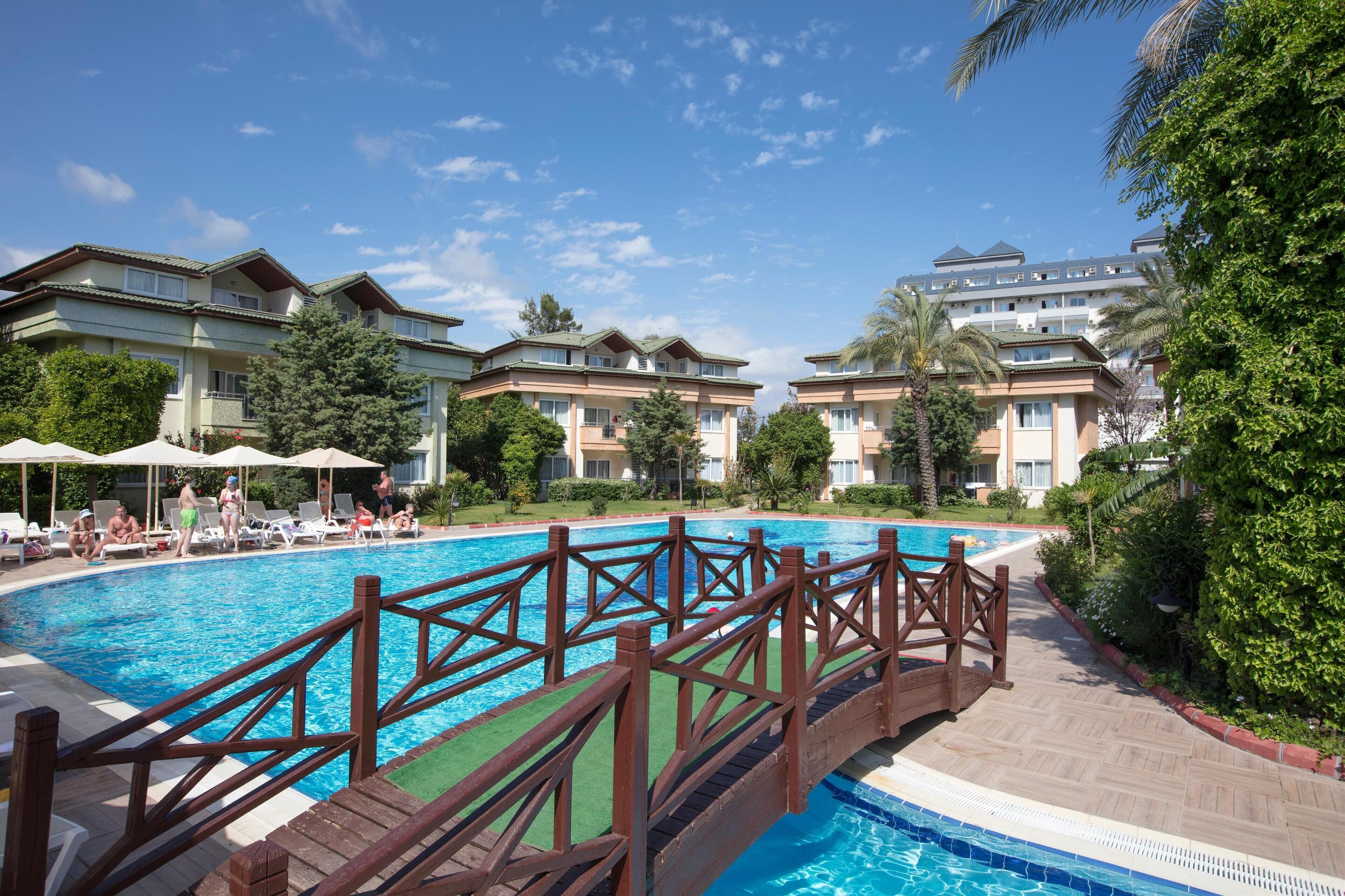 2 indoor pools, 3 outdoor pools, pool umbrellas, pool loungers