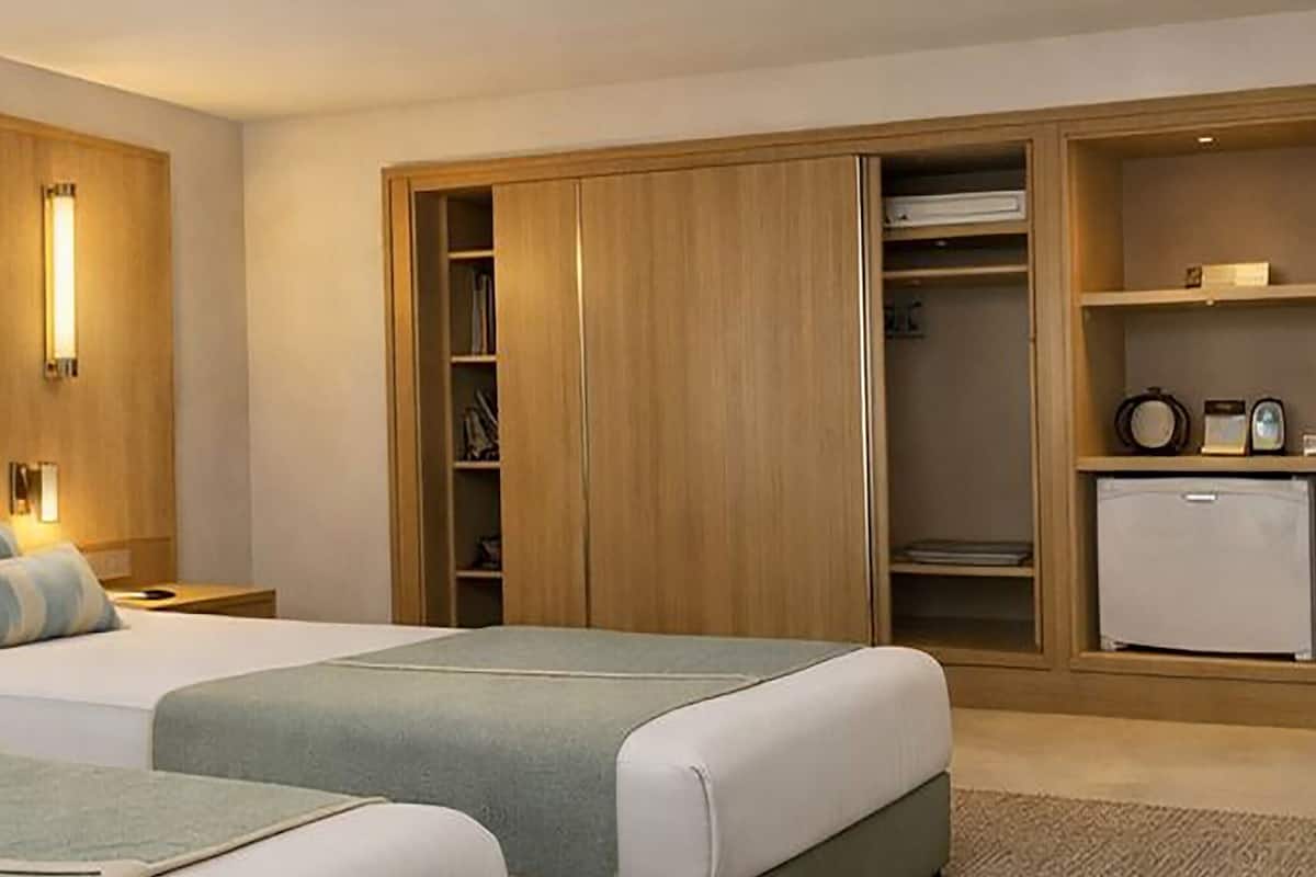 Rom – club, hageutsikt, hageområde | Senger med Select Comfort-madrass og minibarvarer (inkludert)