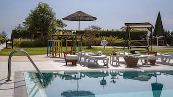 Outdoor pool, pool umbrellas, sun loungers