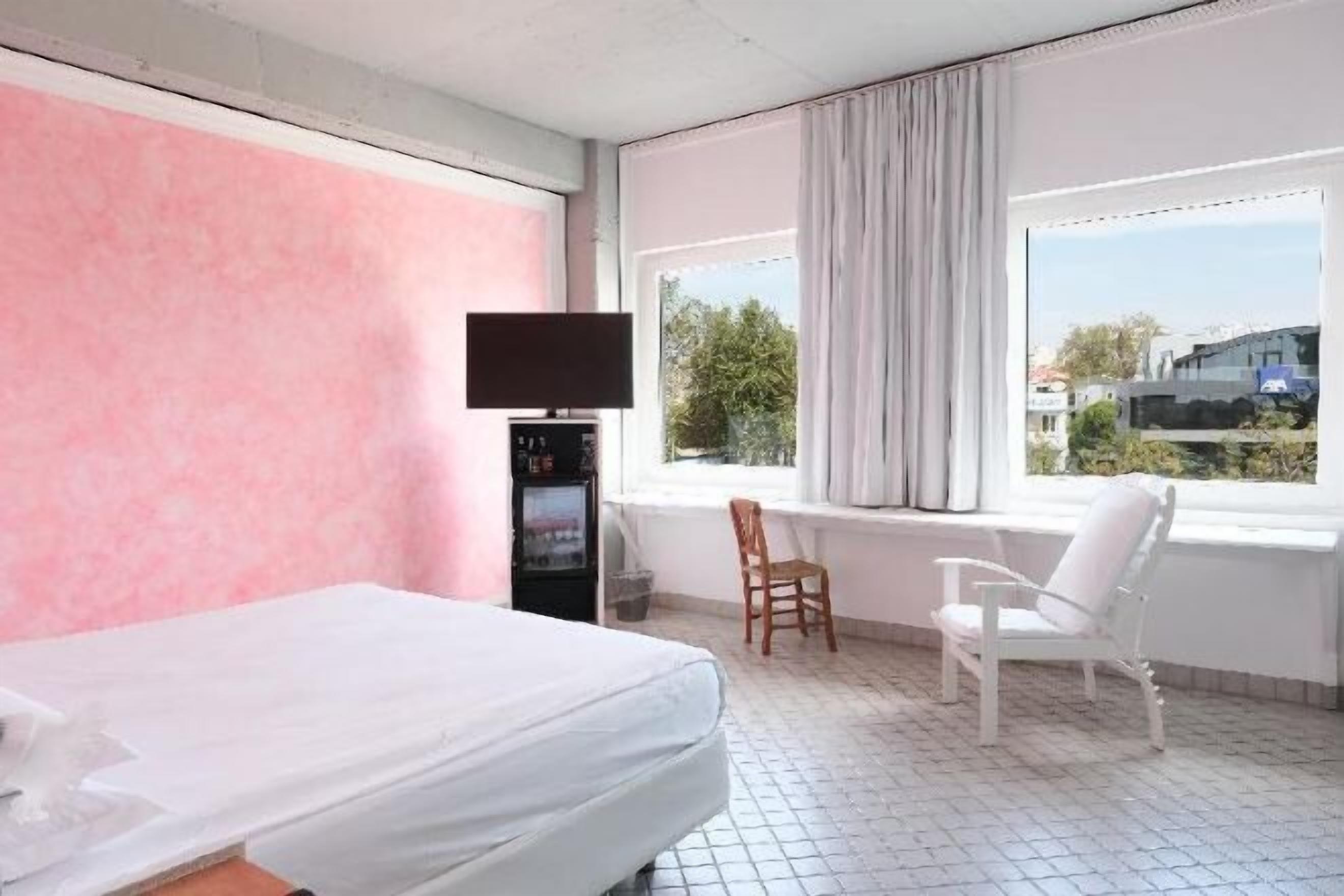 Minibar, in-room safe, desk, blackout drapes