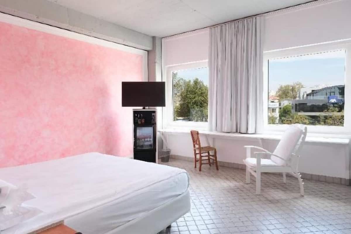 Minibar, in-room safe, desk, blackout drapes