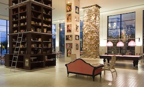 Sala de estar en el lobby