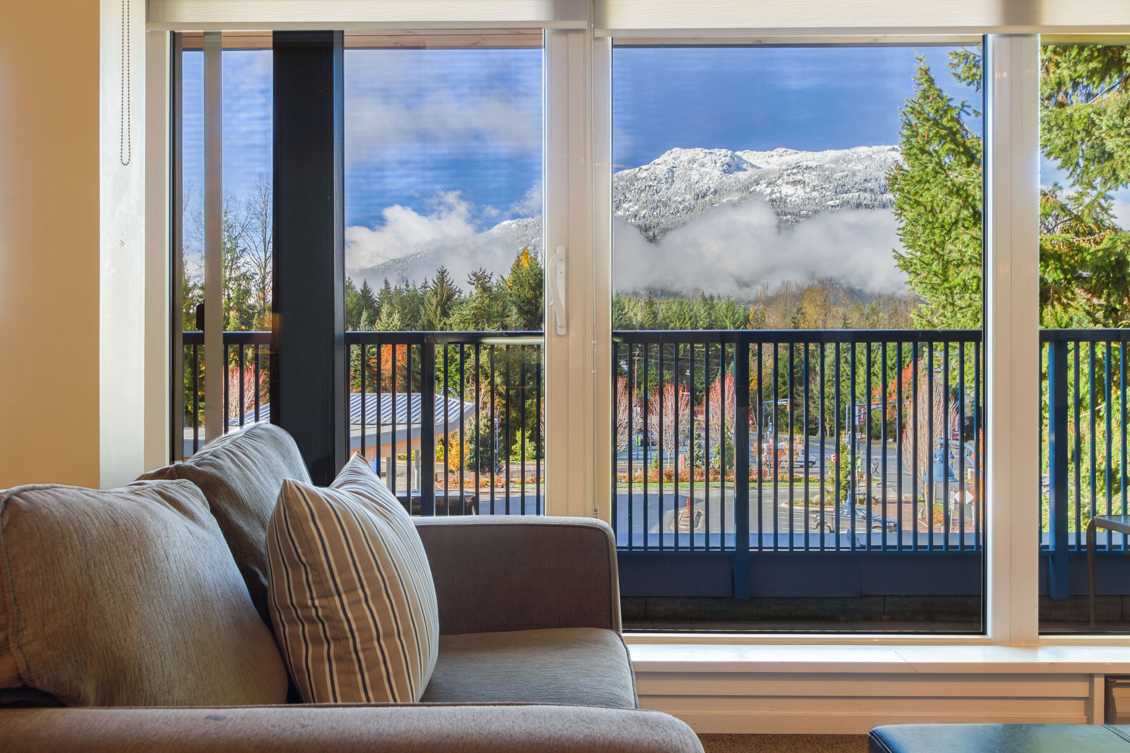 Appart'hôtel, plusieurs lits (Unit 203) | Coin séjour | TV connectée de 50 pouces avec chaînes par câble, cheminée