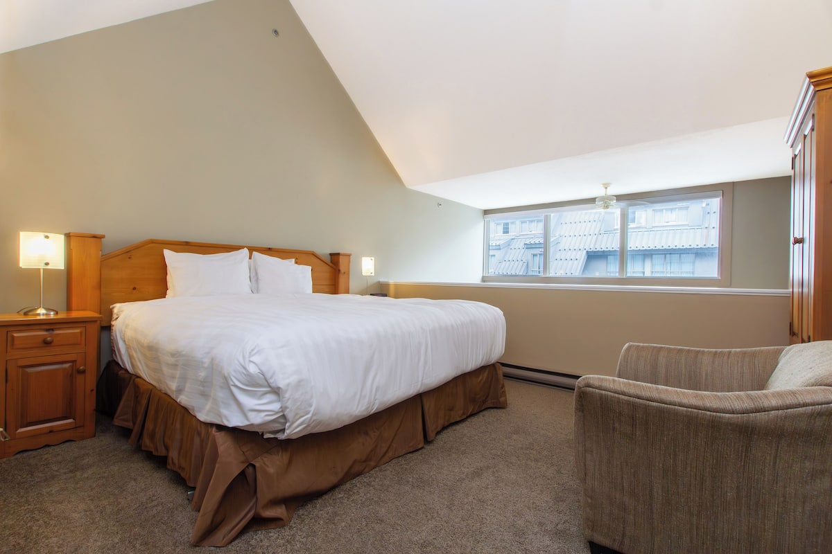 Loft (Unit 309) | 2 slaapkamers, een bureau, een laptopwerkplek