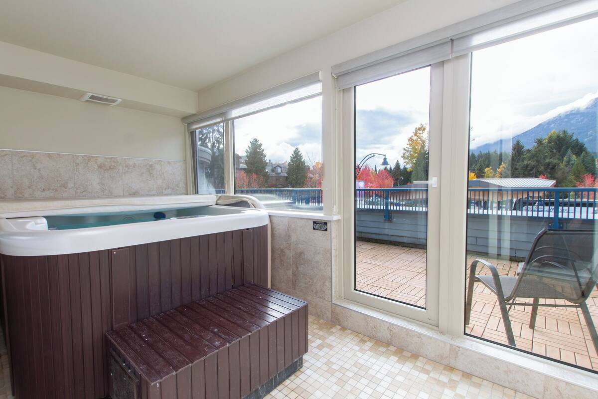 Condo, 1 Bedroom + Loft, Hot Tub (Unit 208) | Private spa tub