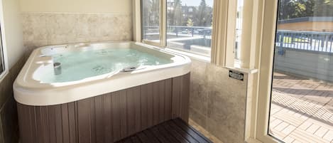 Condo, 1 chambre | Baignoire à remous privée