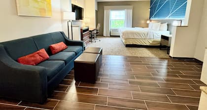 Comfort Suites East Brunswick - South River