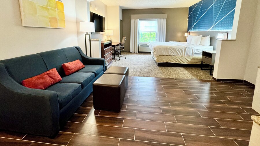 Comfort Suites East Brunswick - South River