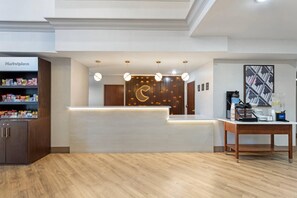 Lobby - Comfort Suites East Brunswick - South River (East Brunswick)