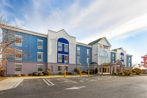 Exterior - Comfort Suites East Brunswick - South River (East Brunswick)