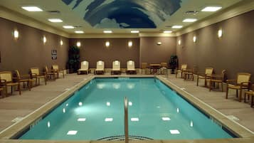 Indoor pool, sun loungers