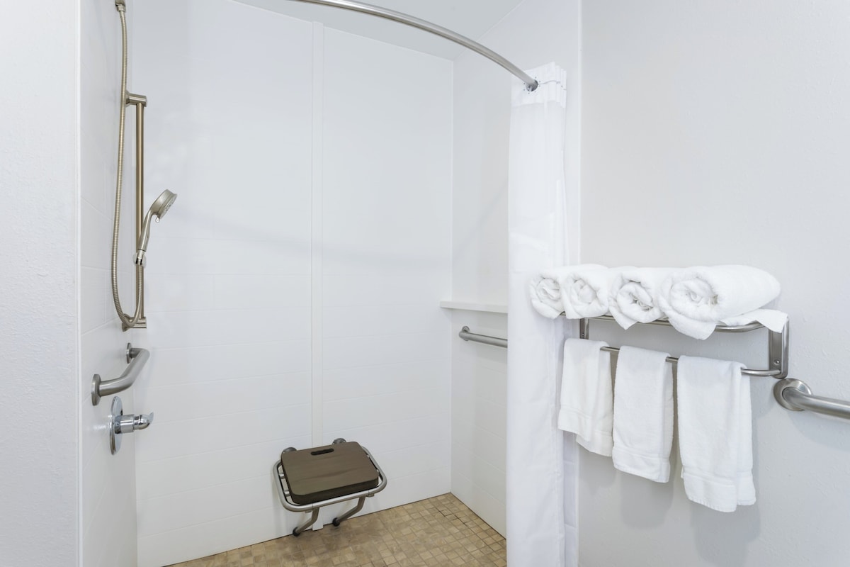 Standard Room, 2 Queen Beds, Accessible | In-room safe, desk, iron/ironing board, cribs (free)