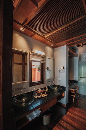 Family Suite, 2 Bedrooms, Non Smoking, Beachfront (Beachfront) | Bathroom | Separate tub and shower, free toiletries, hair dryer, bathrobes