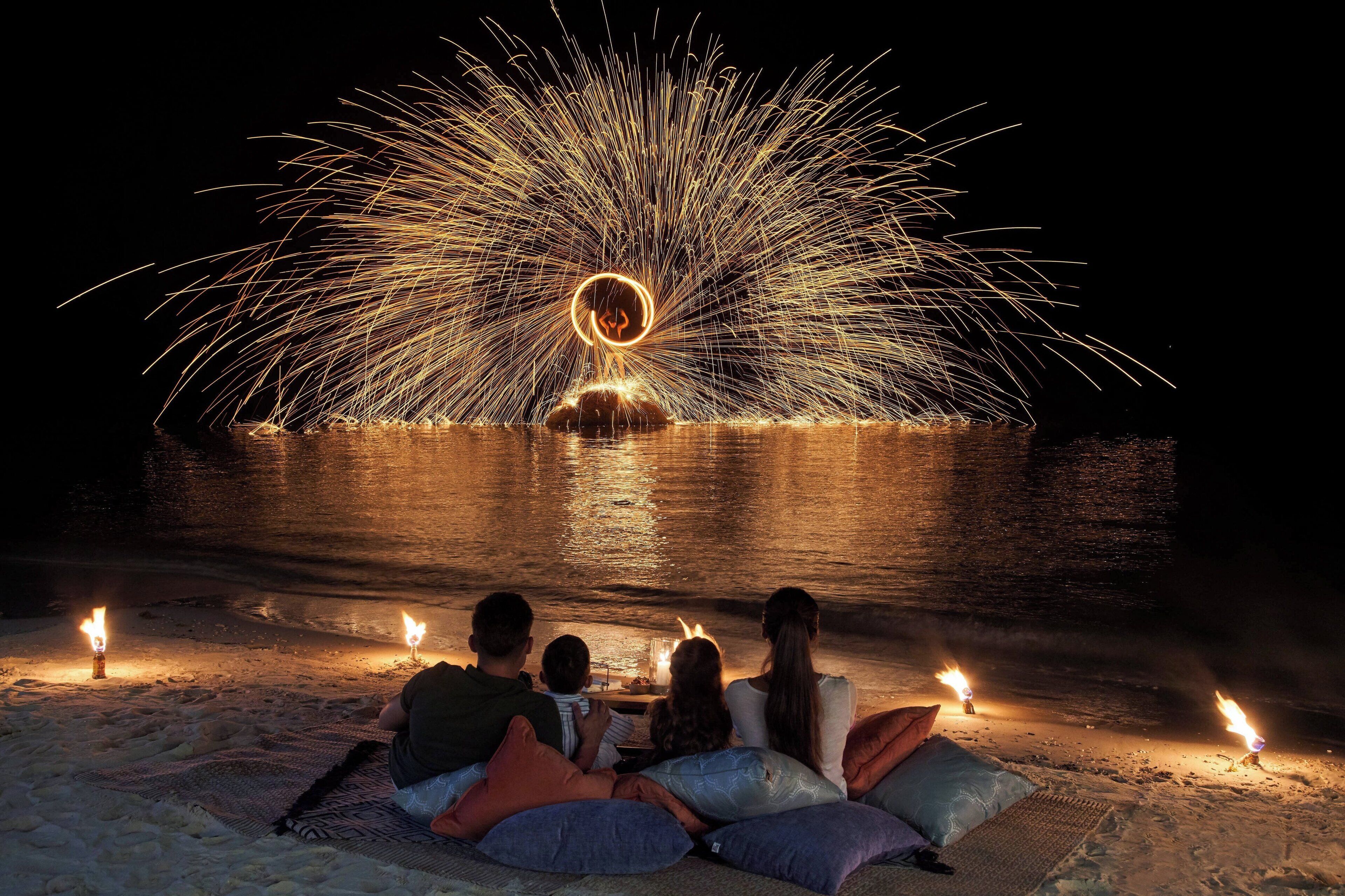 2 restaurants, breakfast, lunch, dinner served; seafood