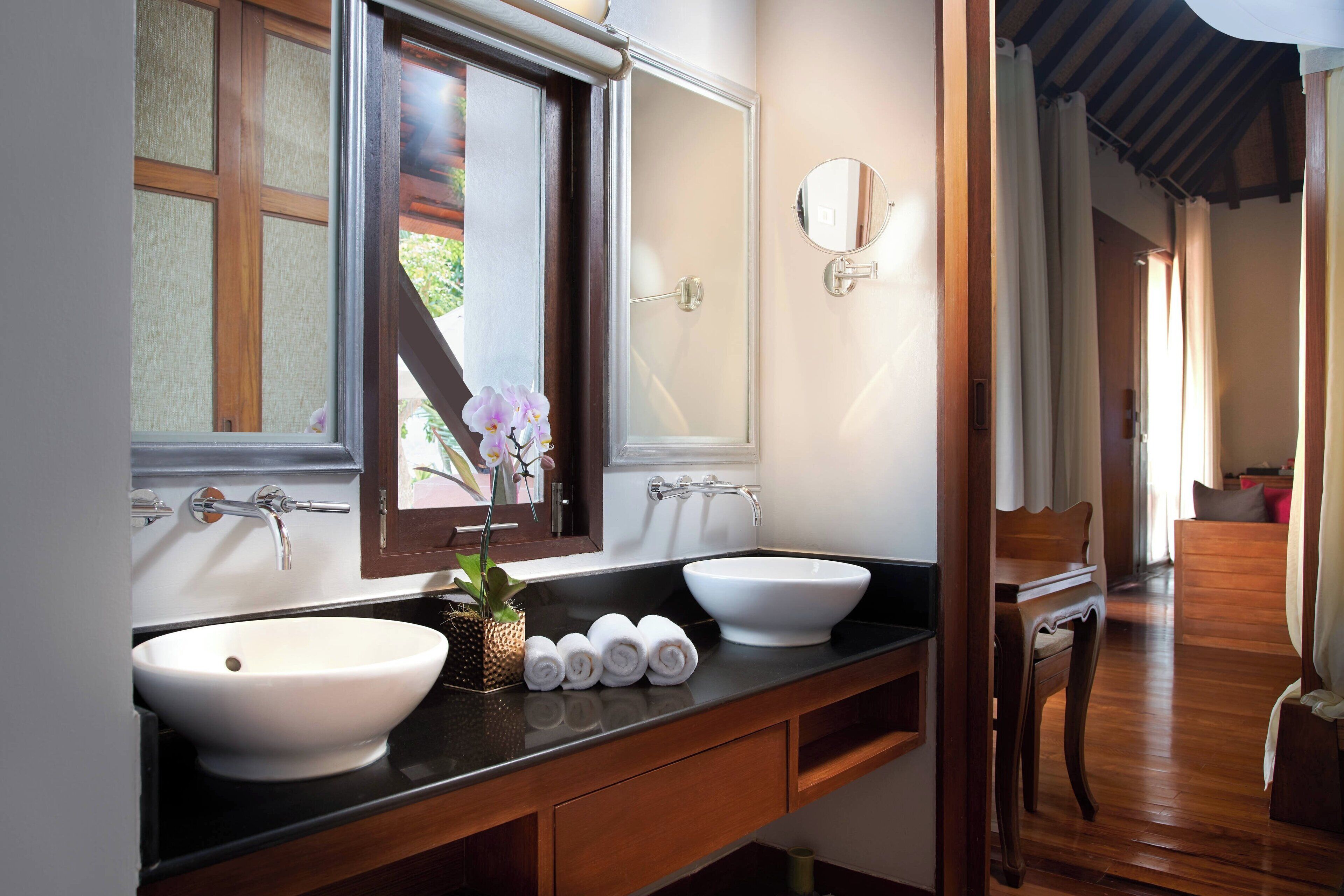 separate bathtub and shower, free toiletries, hair dryer, bathrobes