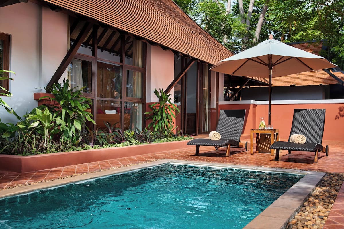 2 outdoor pools, pool umbrellas, pool loungers