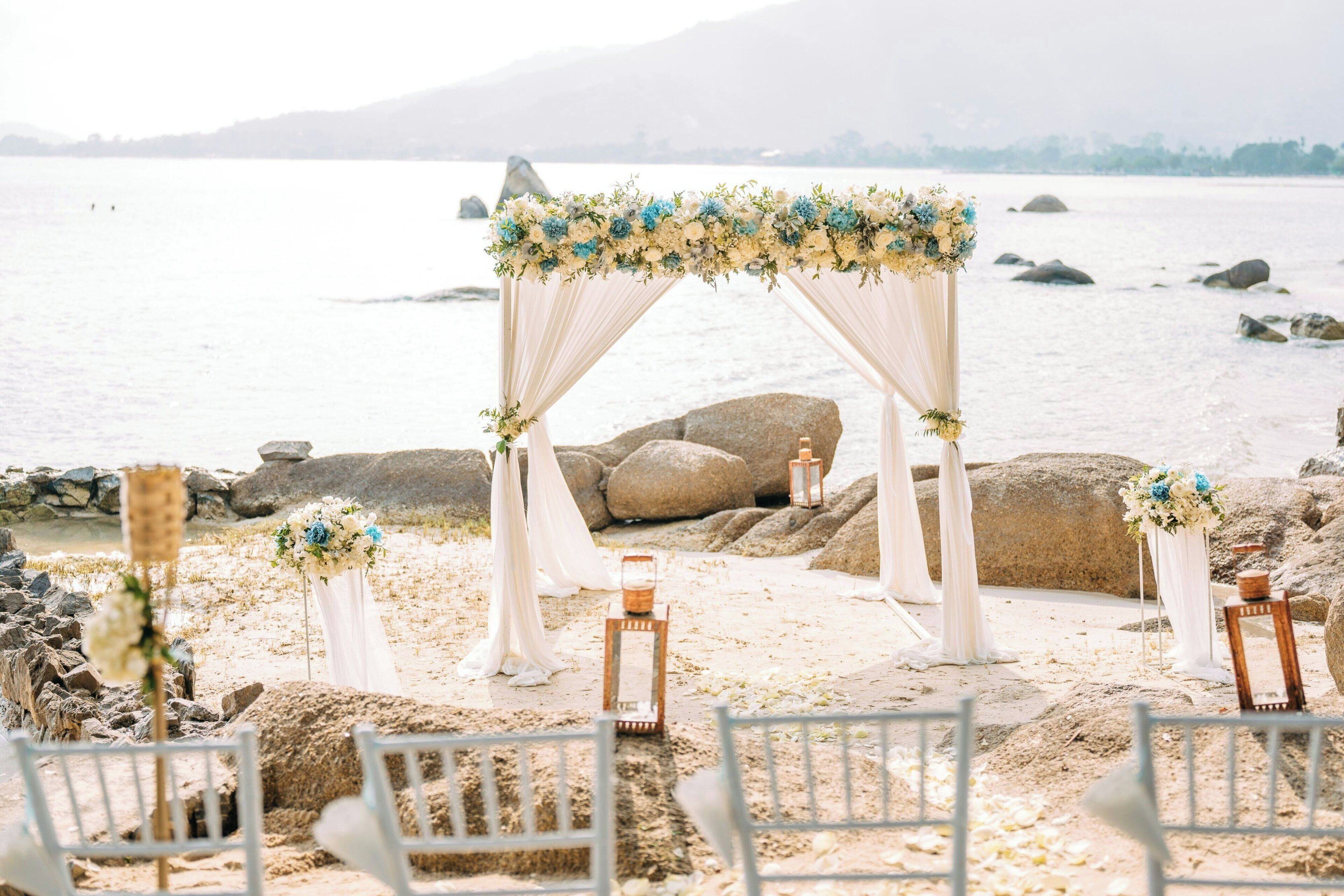 private beach, white sand, sun-loungers, beach umbrellas