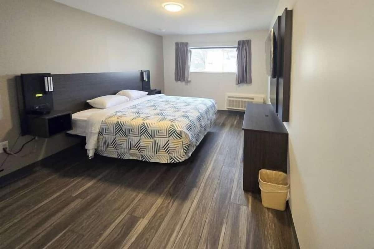 Premium bedding, down duvets, blackout curtains, free WiFi