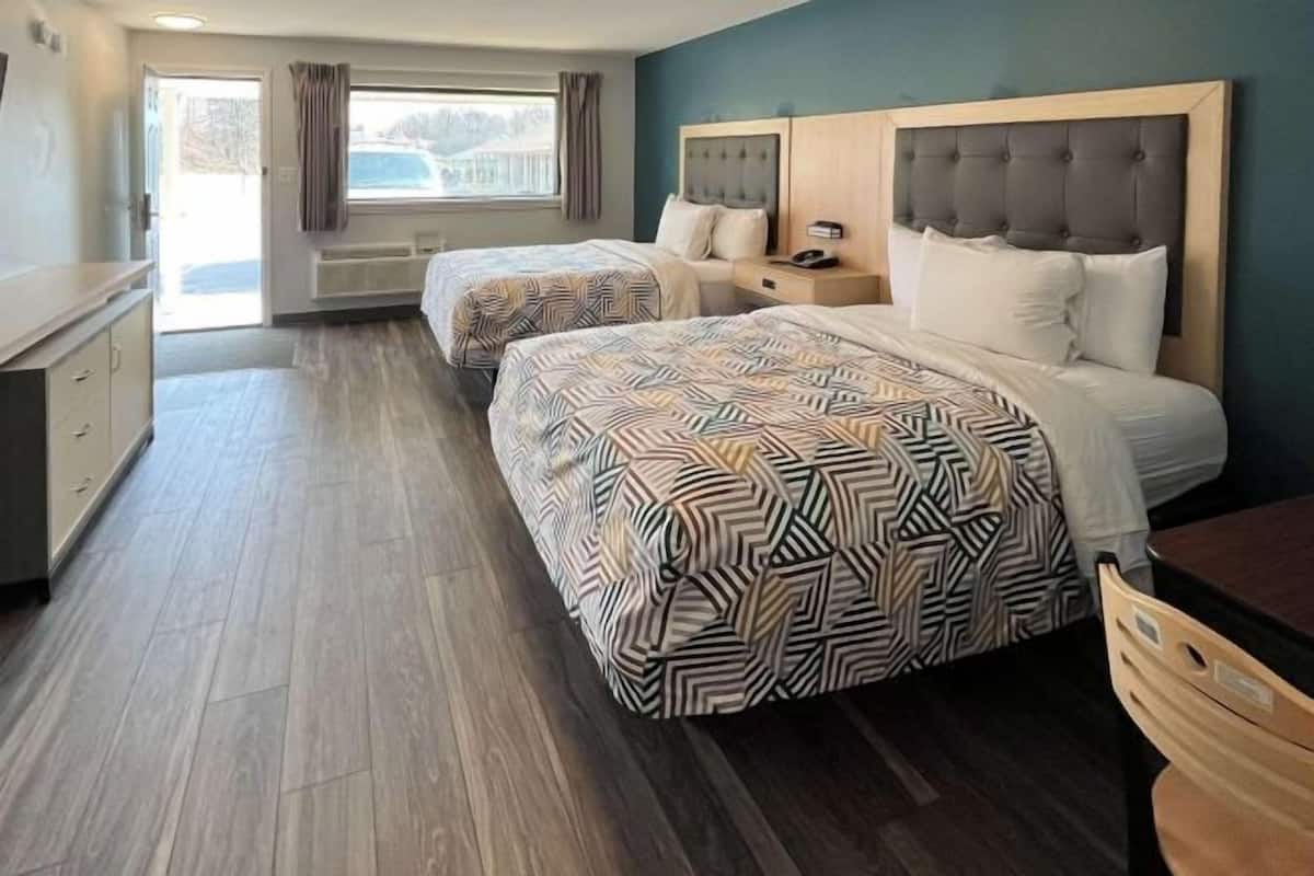 Premium bedding, down duvets, blackout curtains, free WiFi