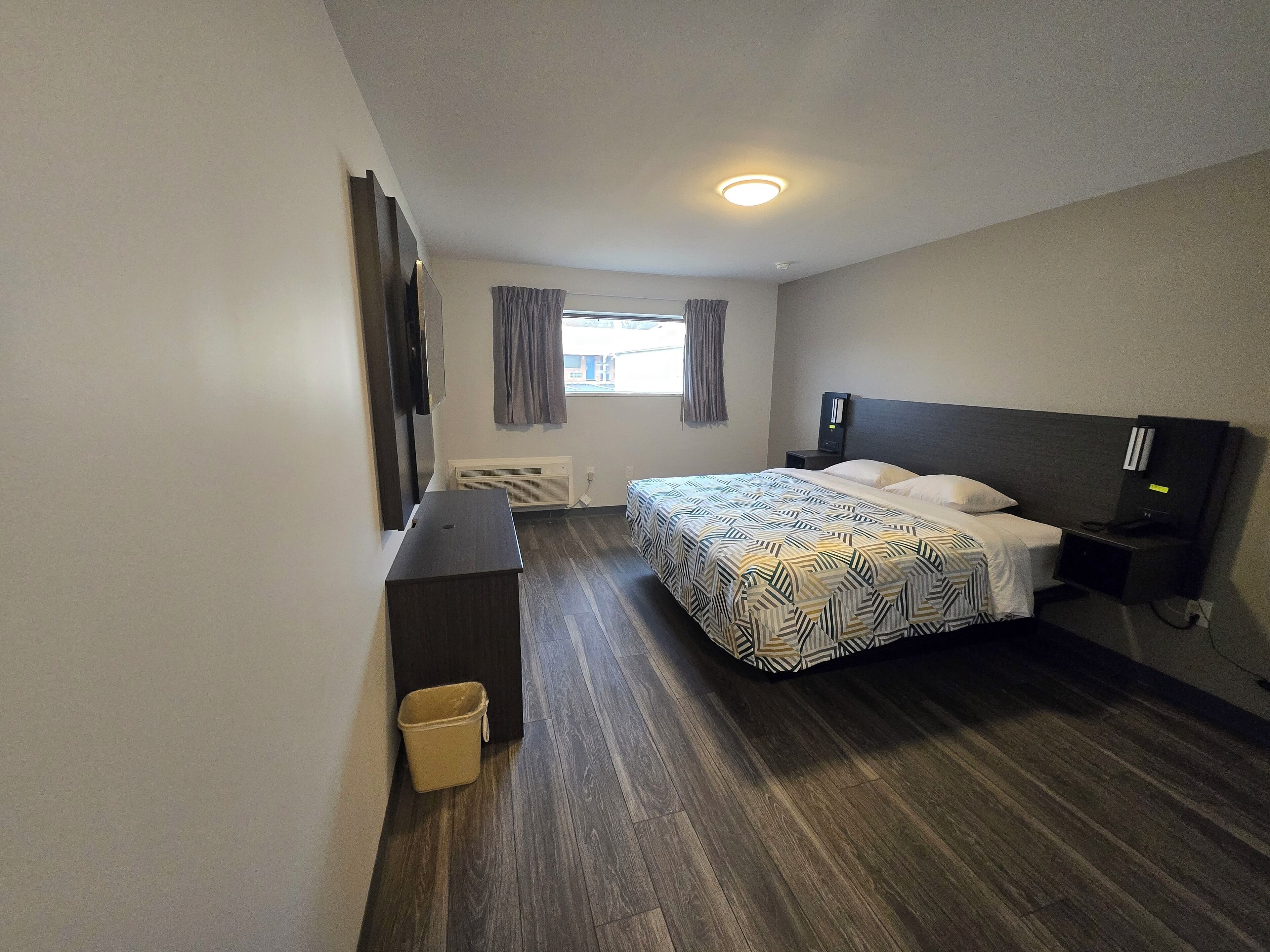 Standard Room, 1 King Bed, Non Smoking | Premium bedding, down comforters, blackout drapes, free WiFi