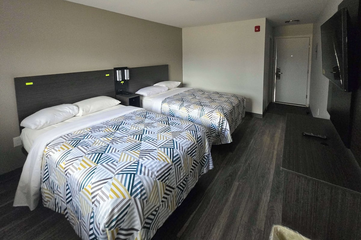 Premium bedding, down duvets, blackout curtains, free WiFi
