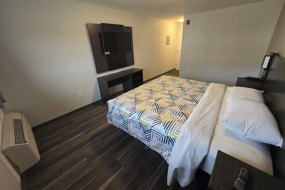 Standard Room, 1 Double Bed, Non Smoking | Premium bedding, down comforters, blackout drapes, free WiFi