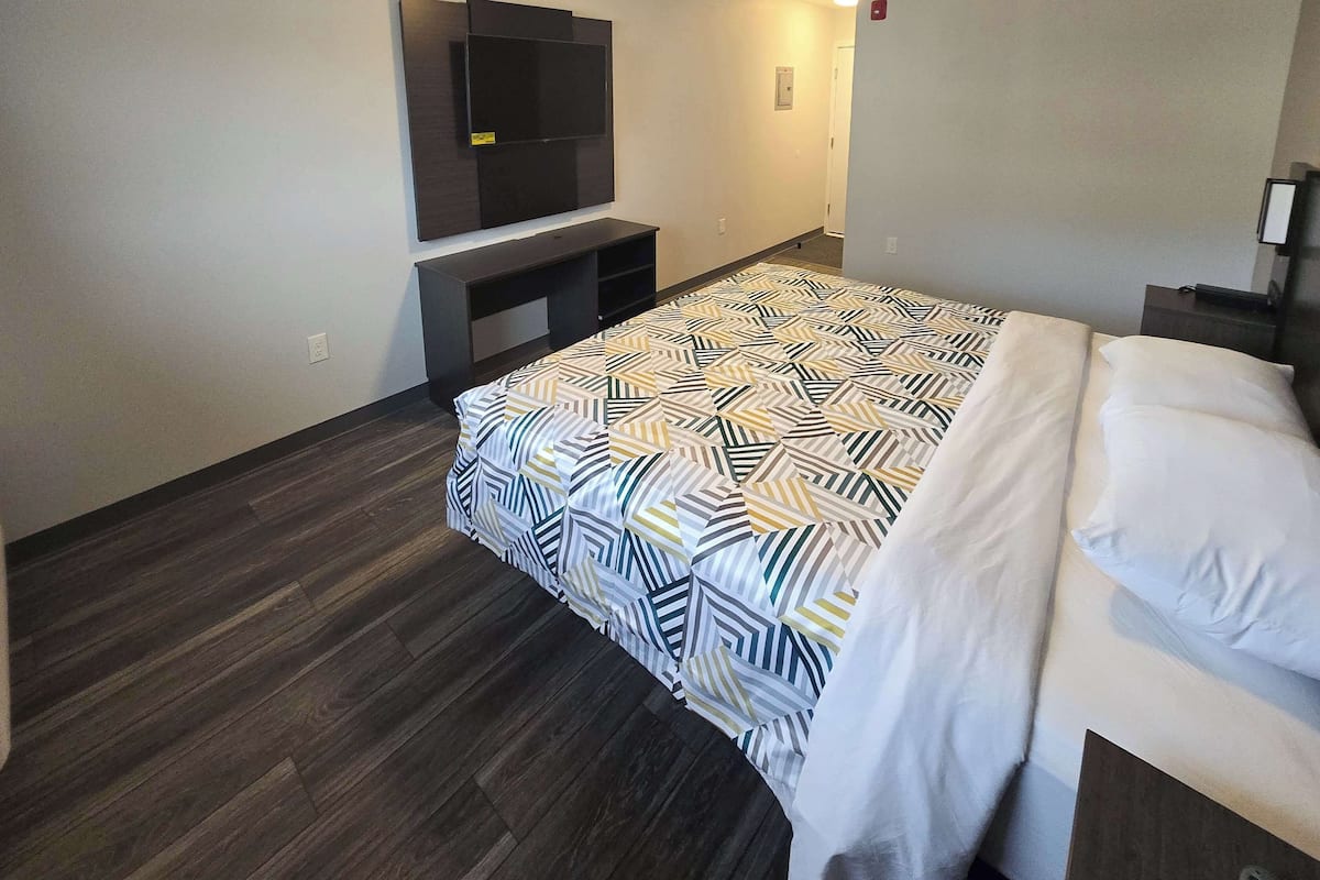 Premium bedding, down duvets, blackout curtains, free WiFi