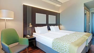 Caixa forta a l'habitació i escriptori