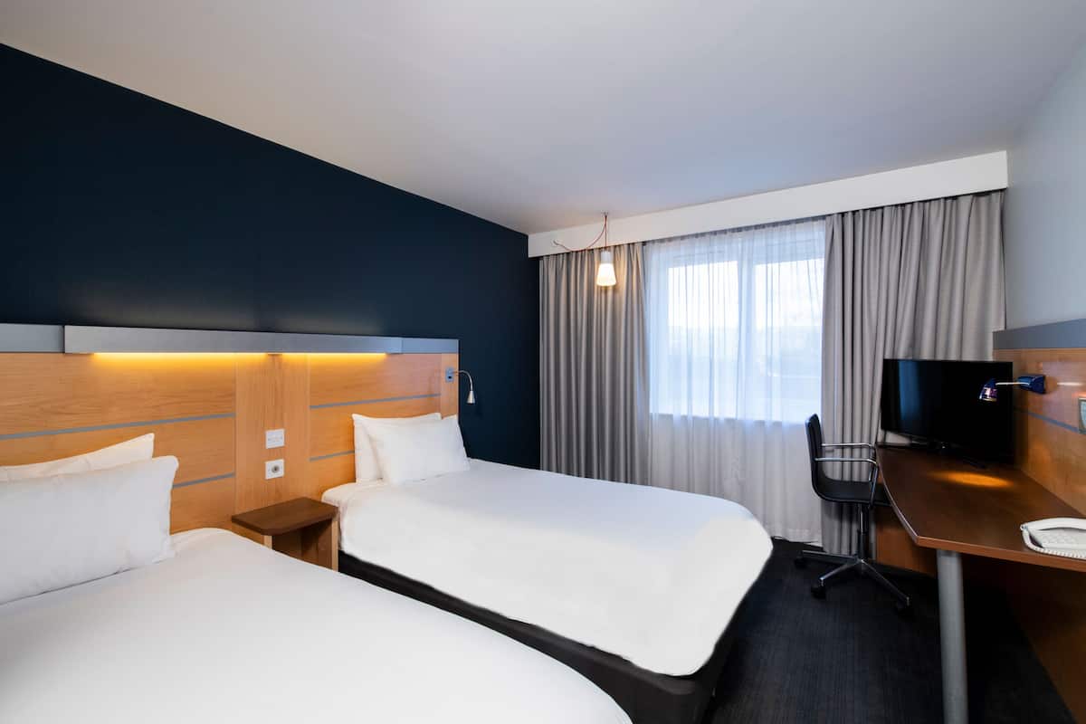 Standard Room, 2 Twin Beds, Accessible | Desk, iron/ironing board, free WiFi, bed sheets
