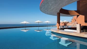 2 bar/lounge, 2 bar a bordo piscina, bar sull'acqua