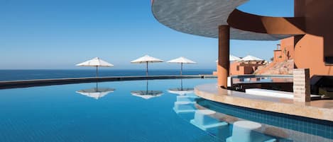 2 bar/lounge, 2 bar a bordo piscina, bar sull'acqua
