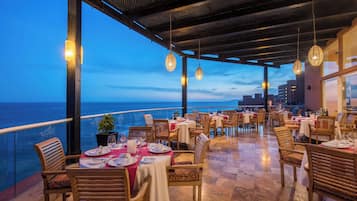 2 restaurants, breakfast, lunch served; local and international cuisine