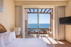 Studio w/Kitchenette | In-room safe, iron/ironing board, free cribs/infant beds, bed sheets