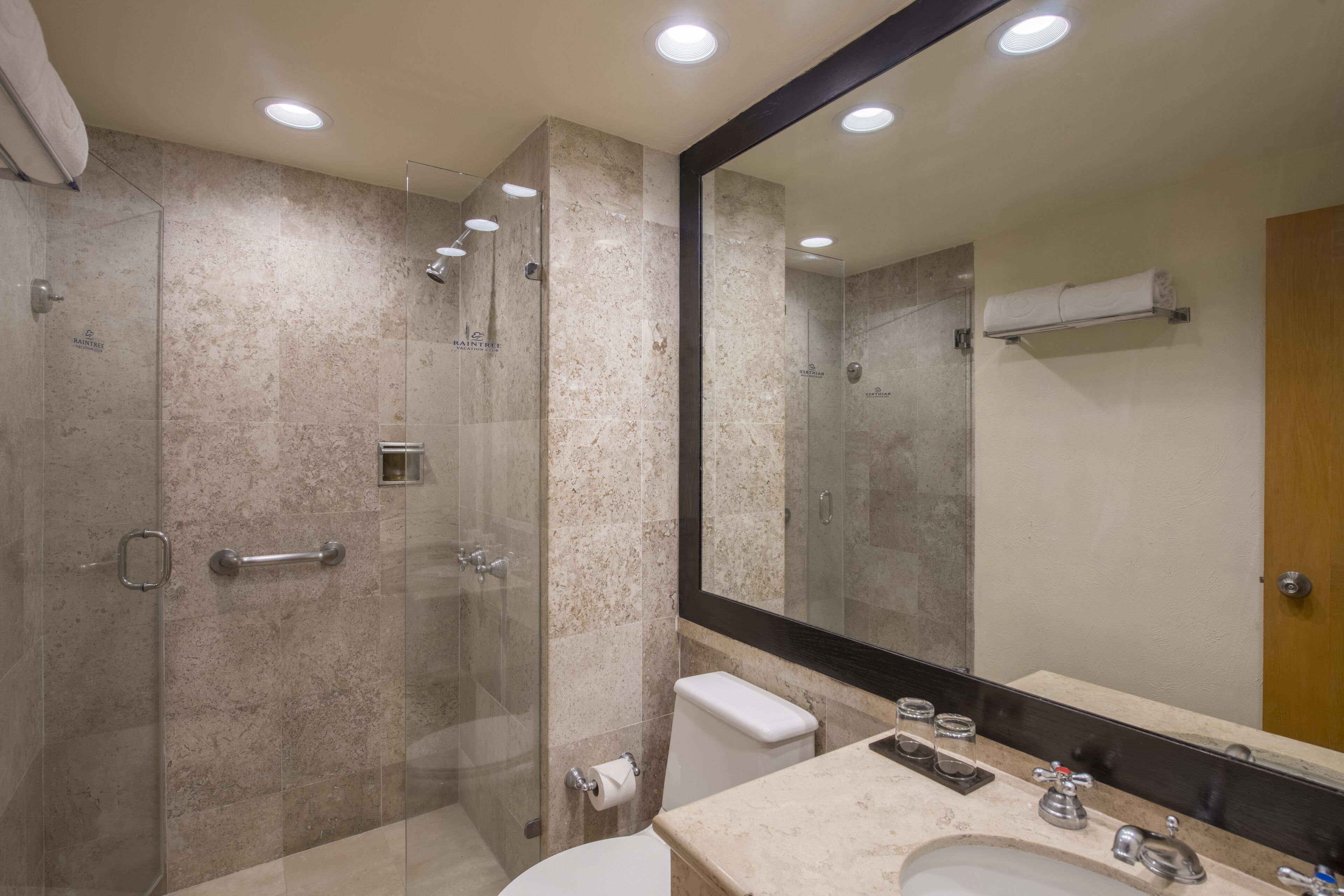 grand suite | bathroom | shower, free toiletries, hair dryer, towels