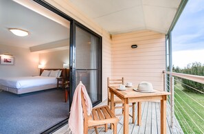 Water View King Room | Terrace/patio - Panorama Hotel St Helens (St Helens)