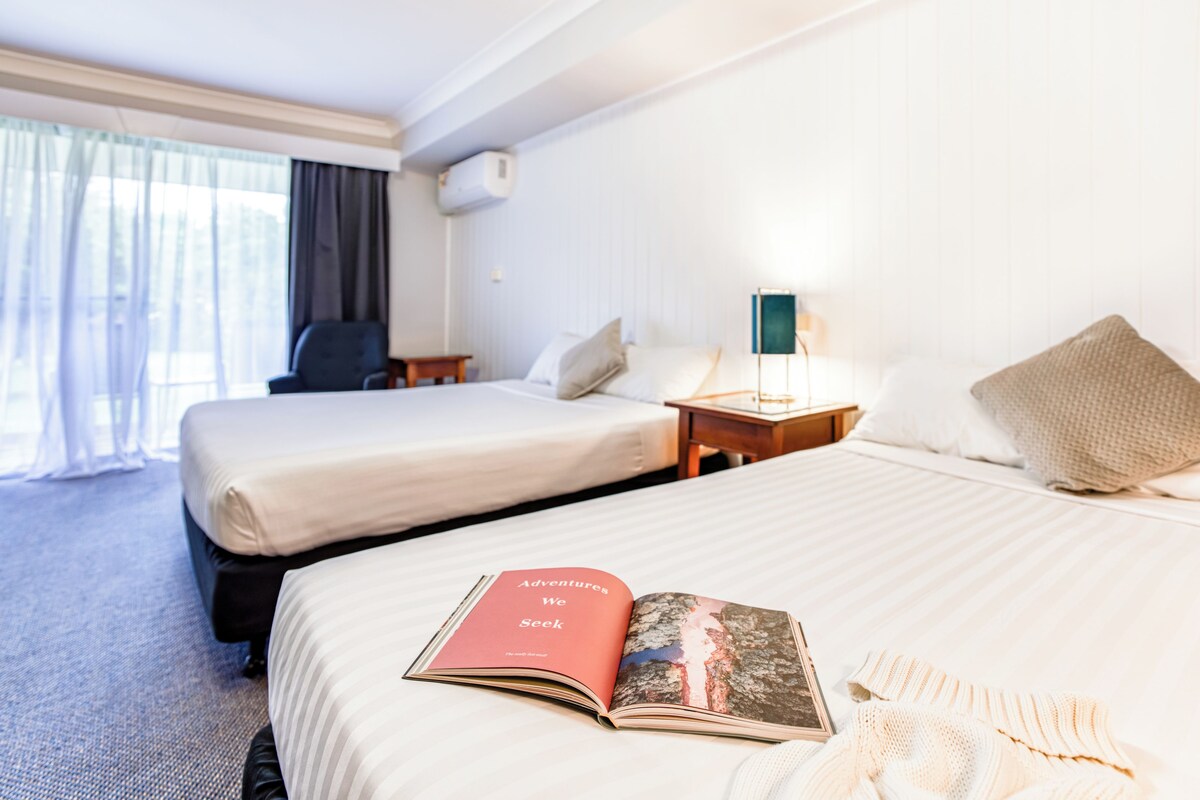 Comfort Twin Room, Balcony, Garden View | Premium bedding, in-room safe, desk, blackout drapes