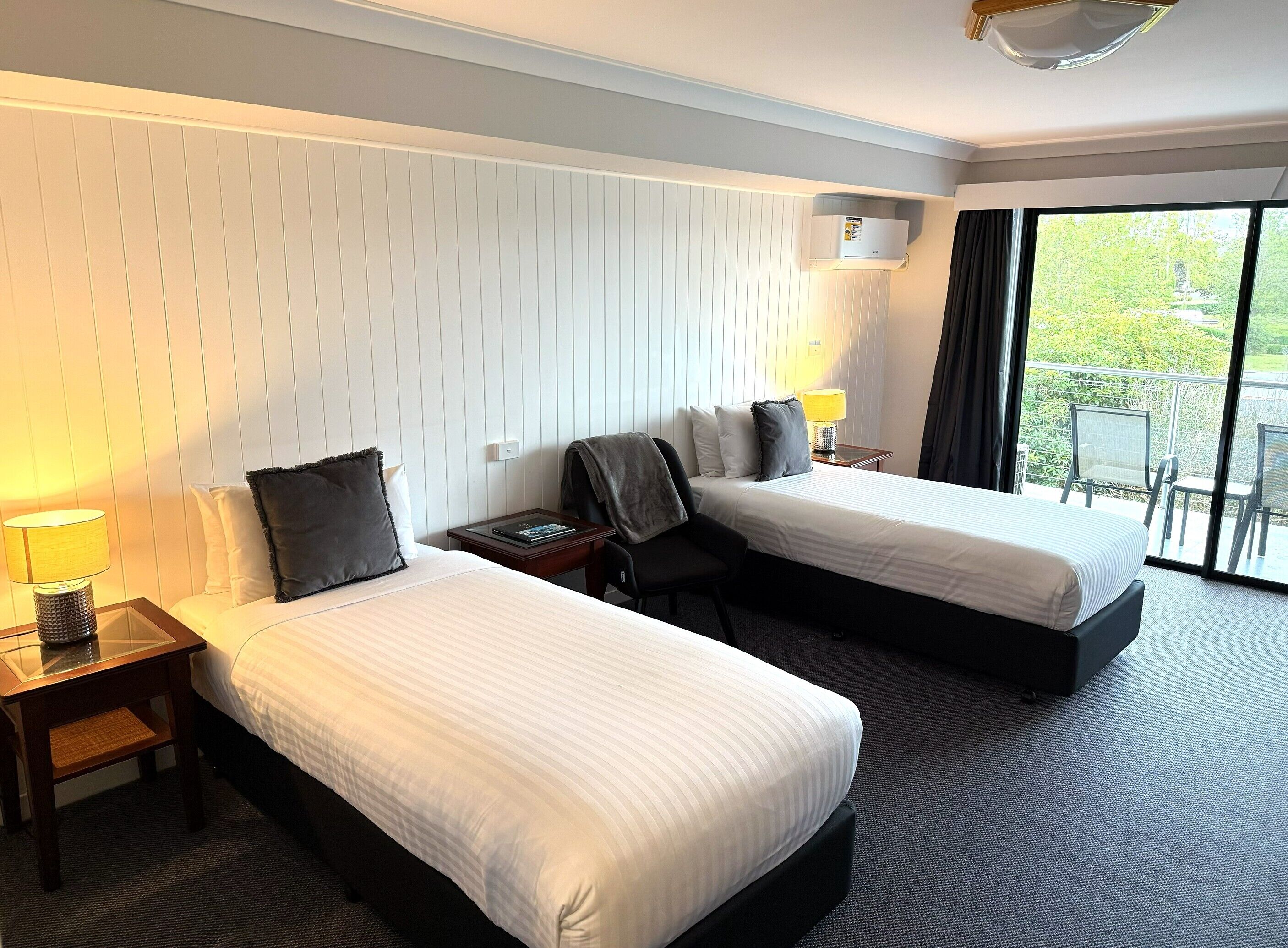 Upstairs Garden View Deluxe King/Twin