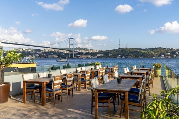 Bar (on property) - Radisson Blu Bosphorus Hotel, Istanbul (Istanbul)
